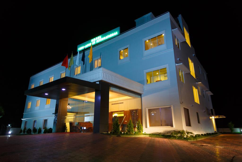 Hotel Gopalapuram International Pollāchi Exterior photo